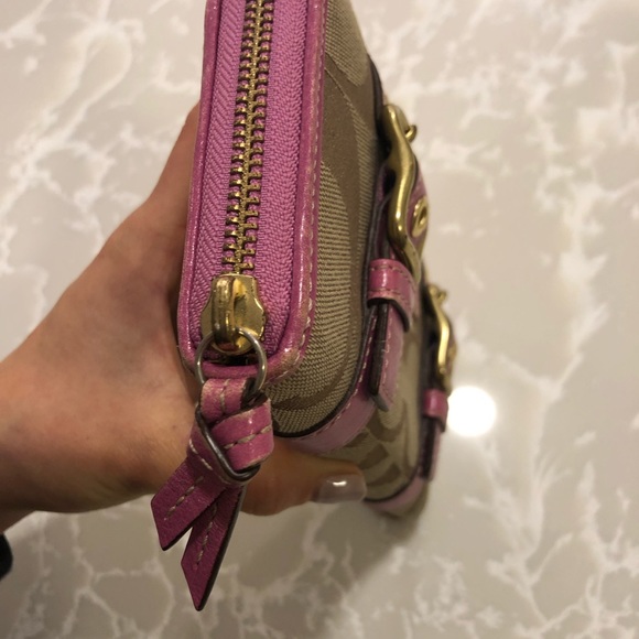 Classic Coach zip around wallet! - Picture 6 of 9